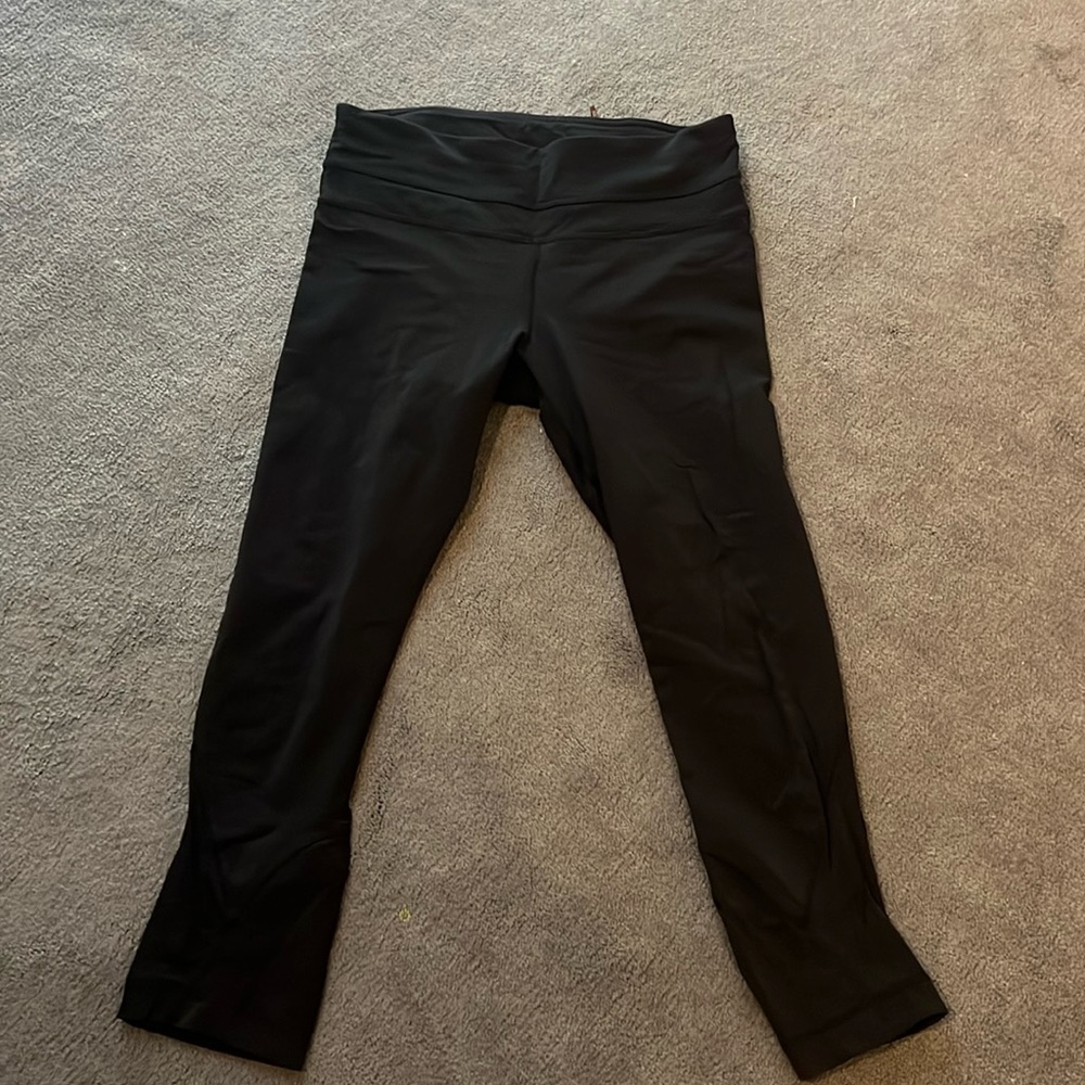 Lululemon black cropped workout leggings. Size 6- tag worn off